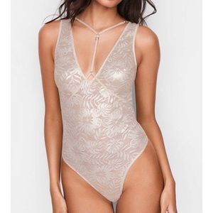 Victoria Secret’s Very Sexy Palm Lace Bodysuit Teddy Silver Ivory Unlined Small